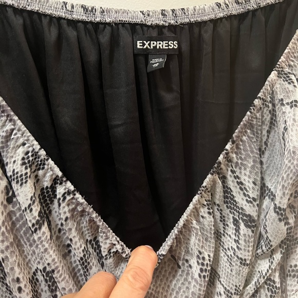 Express crop top on or off shoulder size XS - Picture 5 of 16